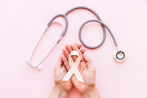 Qual a diferença entre ultrassom da mama e mamografia?